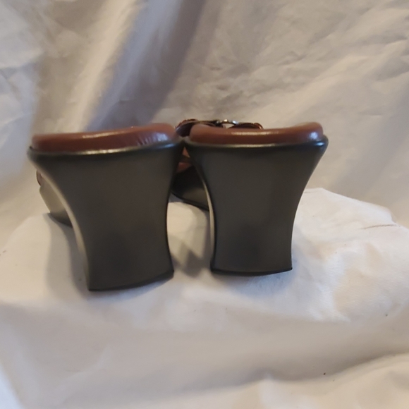 Sandals size 8. - Picture 4 of 6